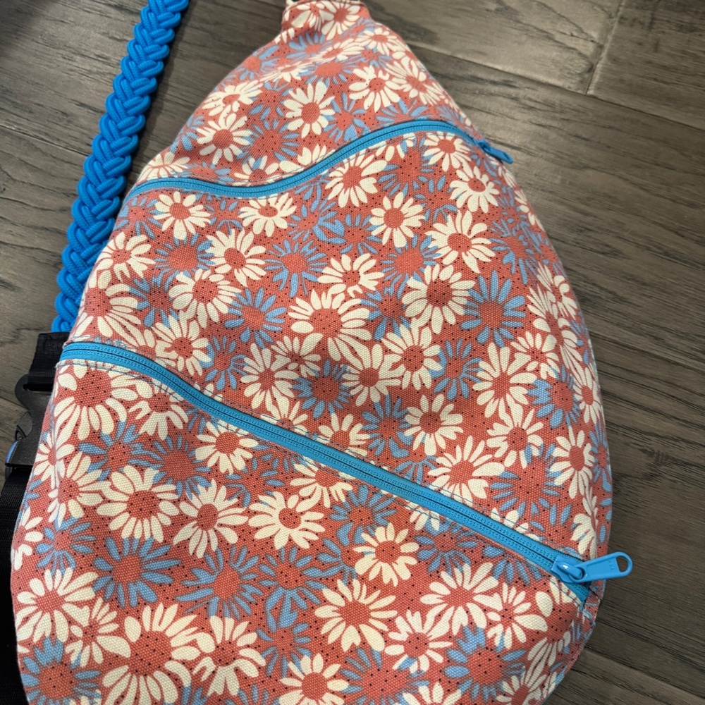 Slope Rope Sling Backpack Floral Design - Picture 2 of 8
